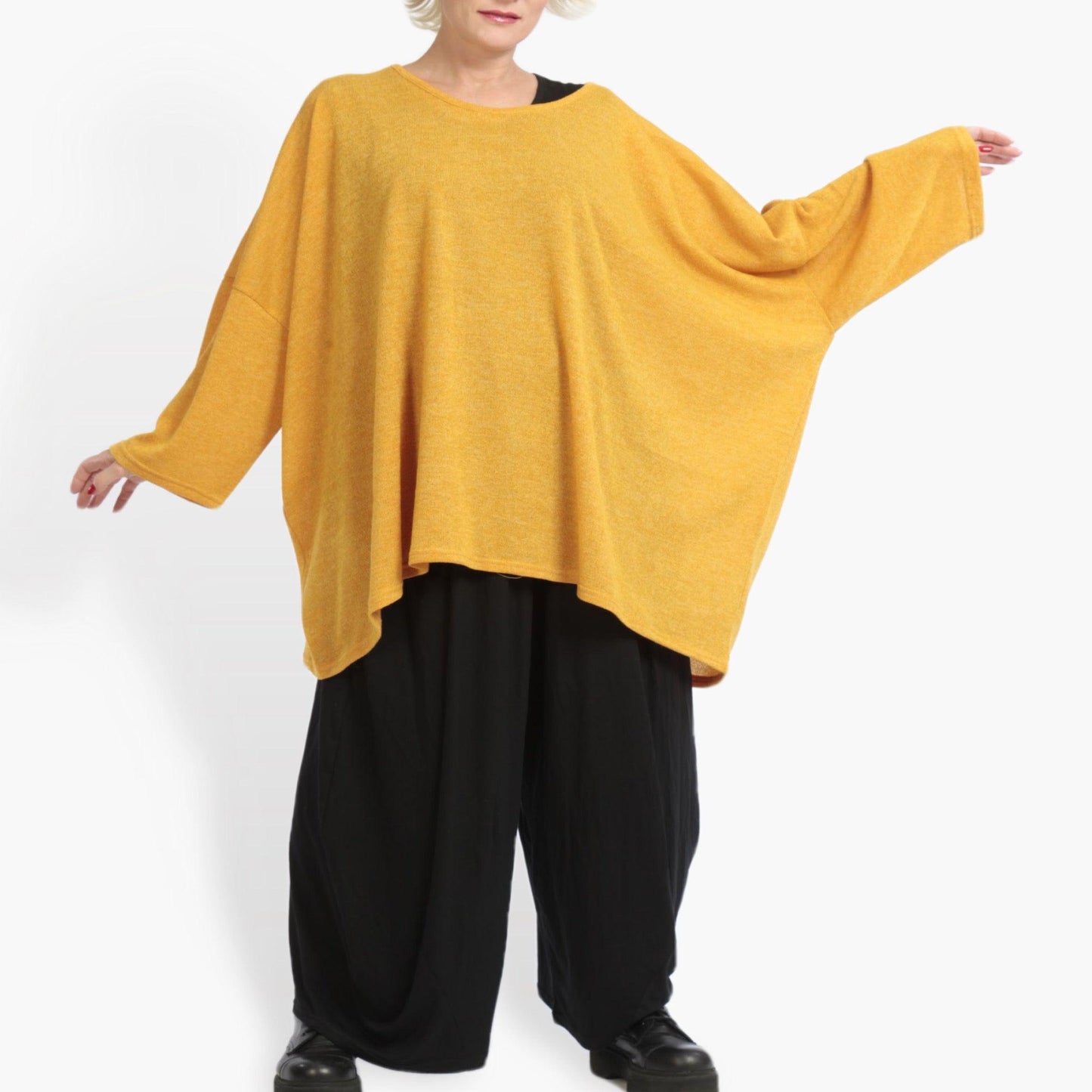 Everyday big shirt in a boxy shape made of light, fine knit quality, Yuki in mustard