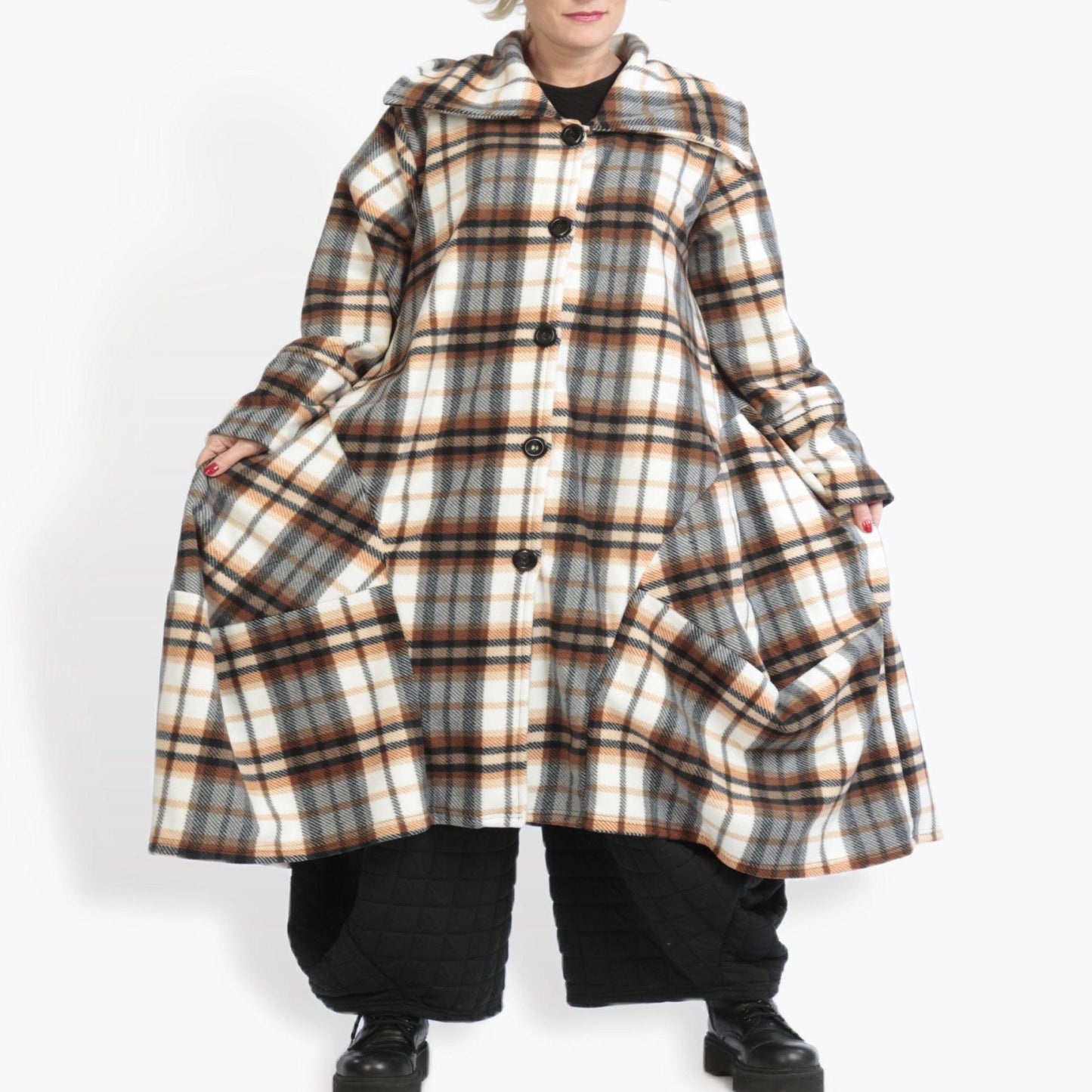 Winter coat in balloon shape made of fleece quality, Cassa in multicolor brown