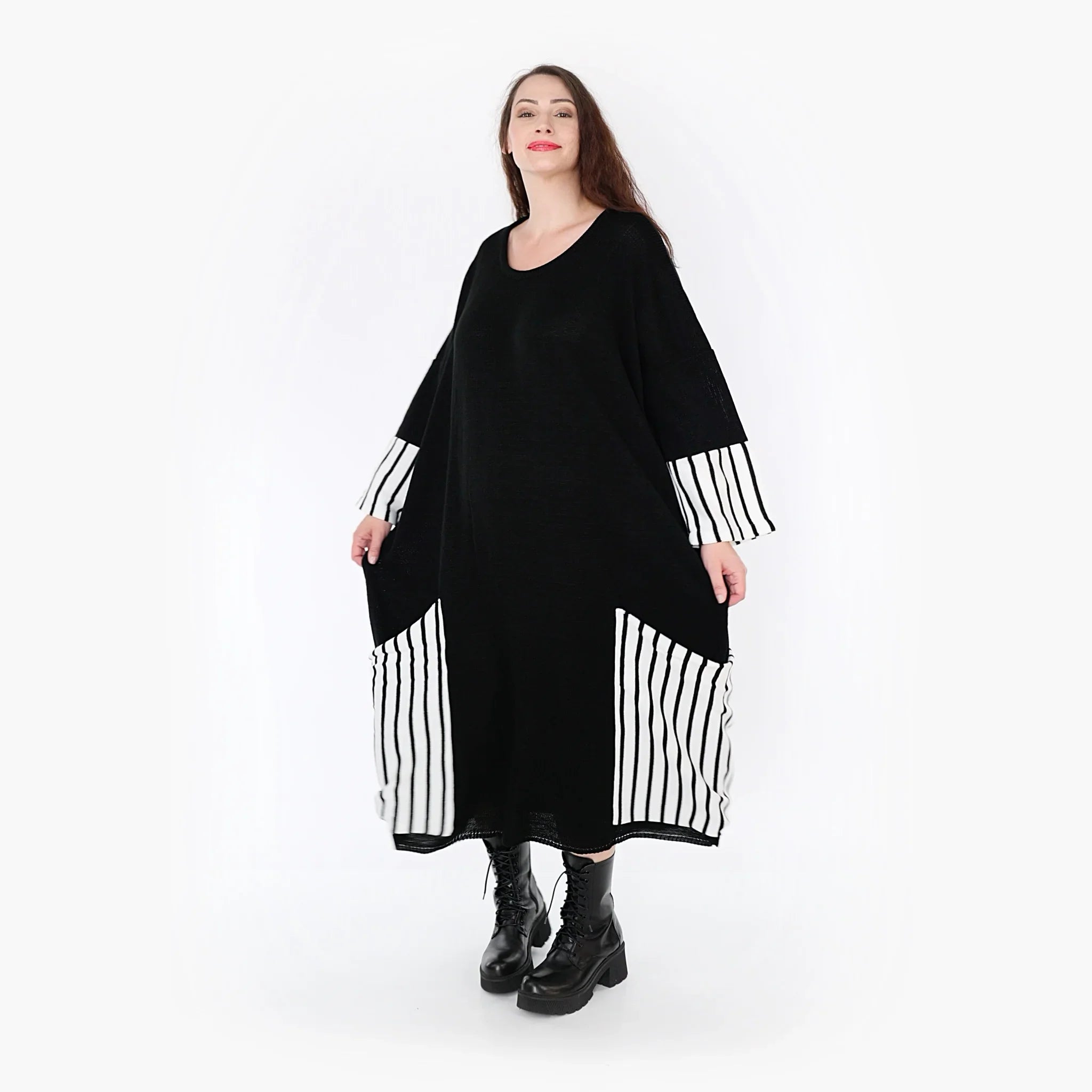 AKH 2405 Dress, Black and White