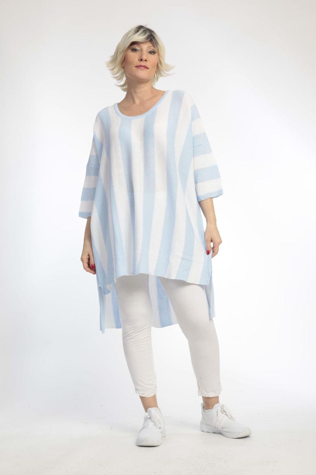 Alltags Pullover in Vokuhila Form aus feiner Strick Qualität, Hellblau-Weiß Lagenlook Oversize Mode B2B Großhandel