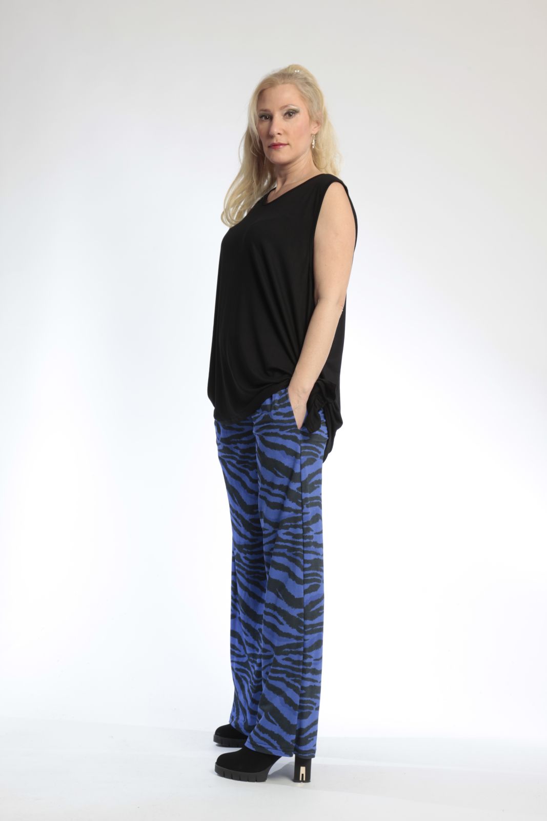 Sommer Hose in gerader Form aus er Qualität, Royalblau-Schwarz Lagenlook Oversize Mode B2B Großhandel