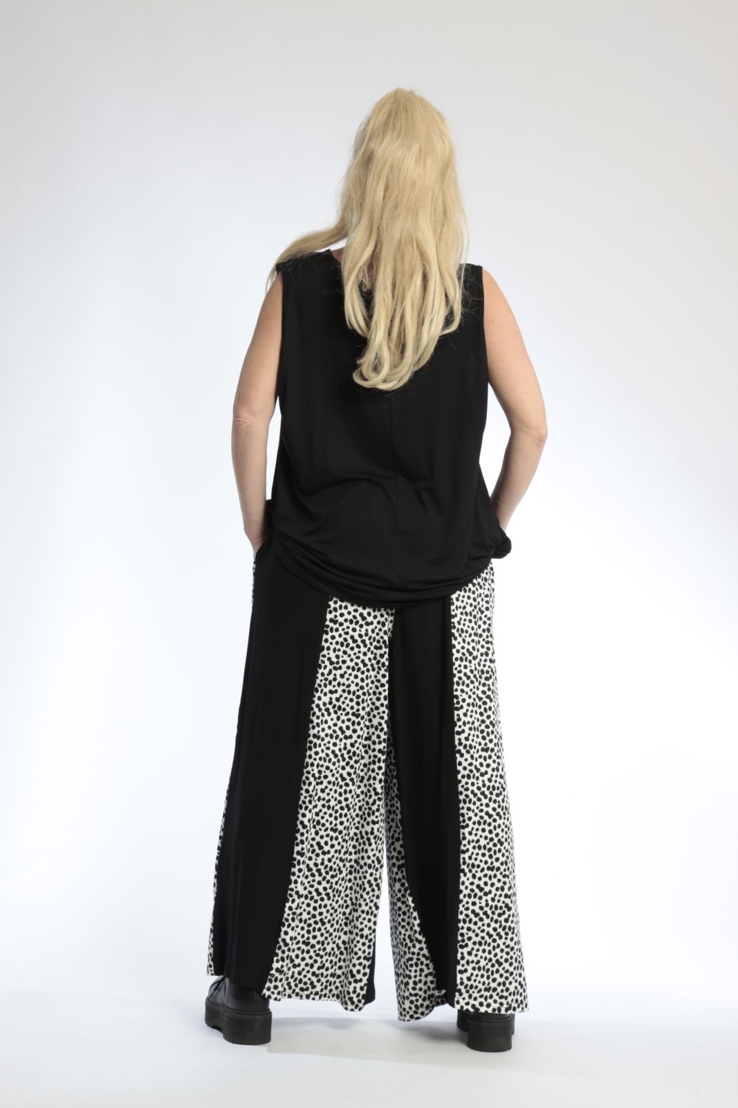 Sommer Hose in gerader Form aus er Qualität, Schwarz-Weiß Lagenlook Oversize Mode B2B Großhandel