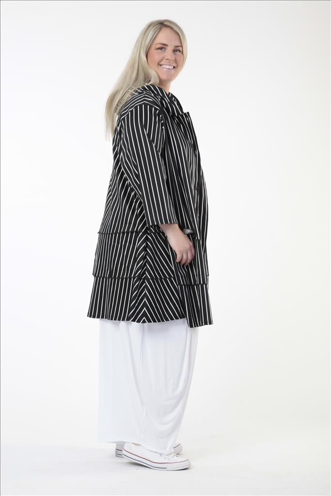 Sommer Jacke in Form aus er Qualität, Schwarz-Weiß Lagenlook Oversize Mode B2B Großhandel