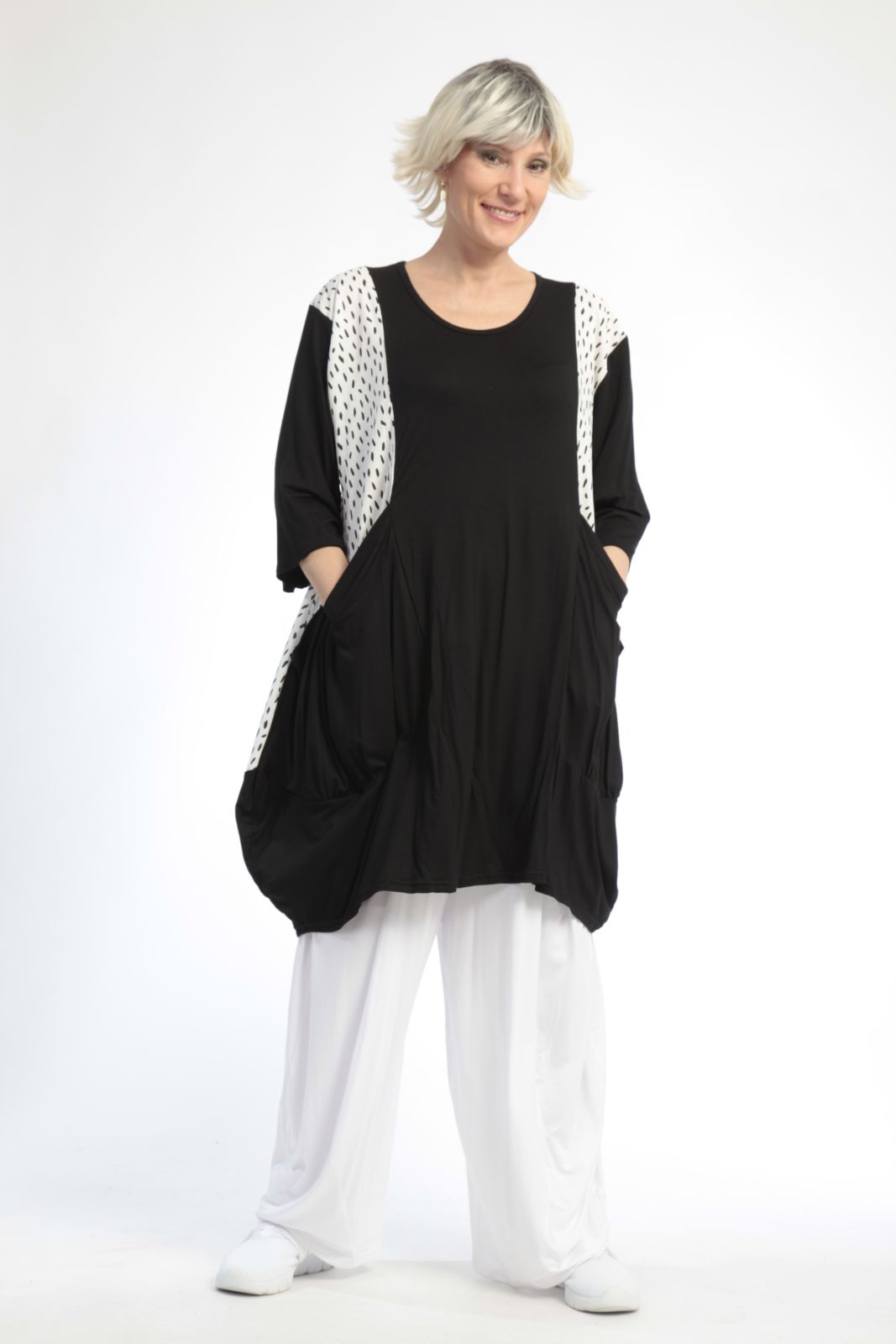 Sommer Shirt in Ballon Form aus er Jersey Qualität, Schwarz-Weiß Lagenlook Oversize Mode B2B Großhandel