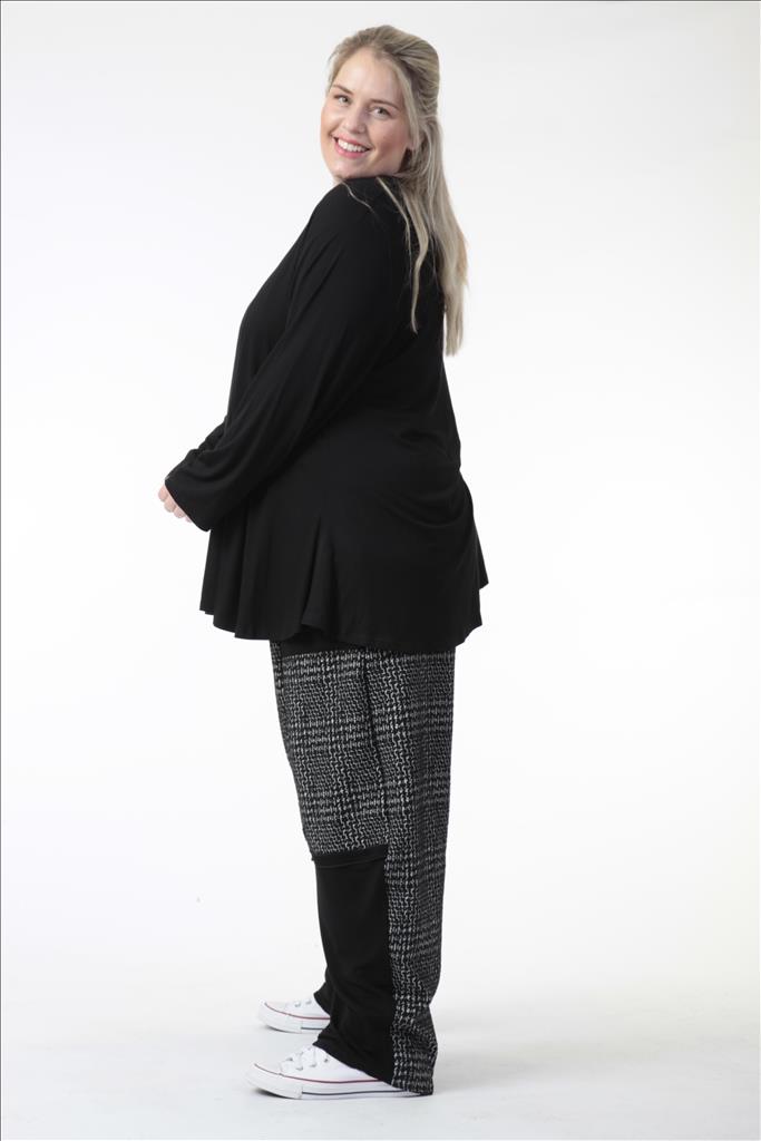 Winter Hose in Form aus er Jersey Qualität, Schwarz-Weiß Lagenlook Oversize Mode B2B Großhandel