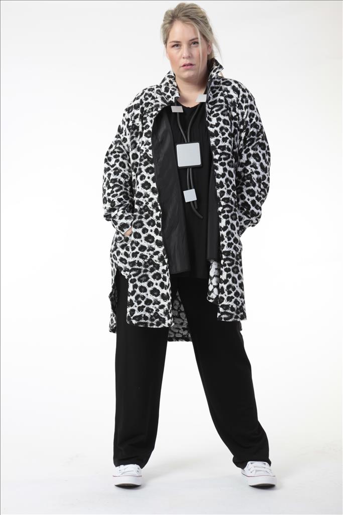 Winter Jacke in gerundeter Form aus er Qualität, Schwarz-Weiß Lagenlook Oversize Mode B2B Großhandel